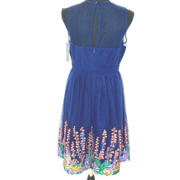 New Modcloth Geode‎ Embroidered Floral  Sleeveless Dress Medium - Picture 2 of 9
